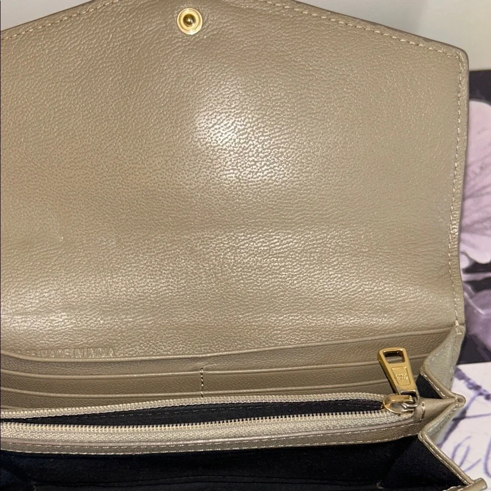 See By Chloe Taupe and White Aura Long Flap Leather Wallet - Picture 13 of 16